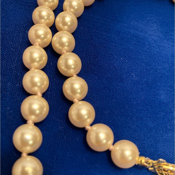 Genuine new strand of cultured pearls and gold closure - Picture 3 of 4